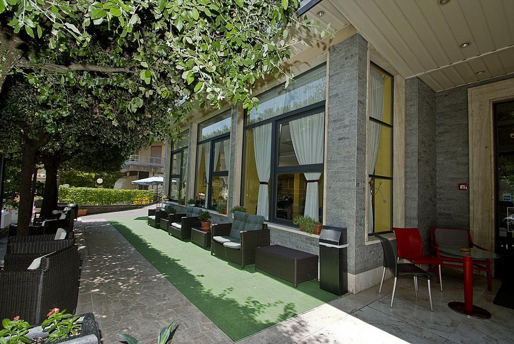 Hotel Mediterraneo Chianciano Terme Exteriör bild
