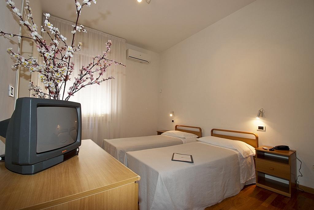 Hotel Mediterraneo Chianciano Terme Rum bild