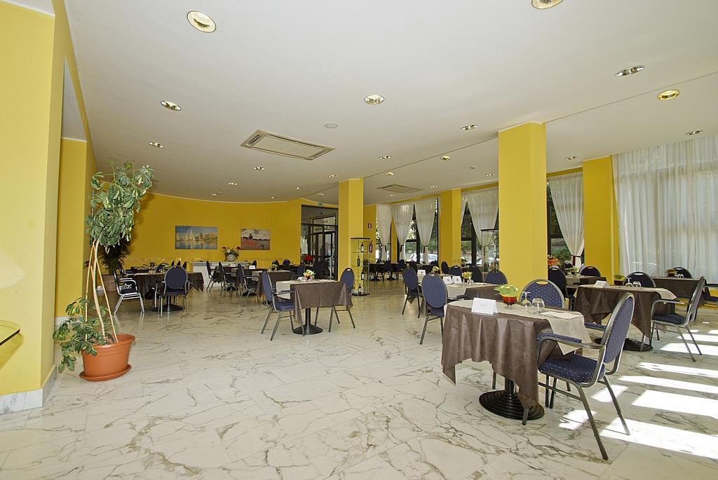 Hotel Mediterraneo Chianciano Terme Exteriör bild